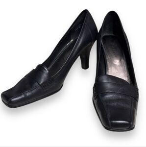Etienne Aigner Black Heels with High Heel and Closed Toe Design
